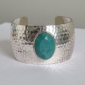 Boho Western Chunky Wide Hammered Silver Tone Metal Faux Turquoise Cuff Bracelet